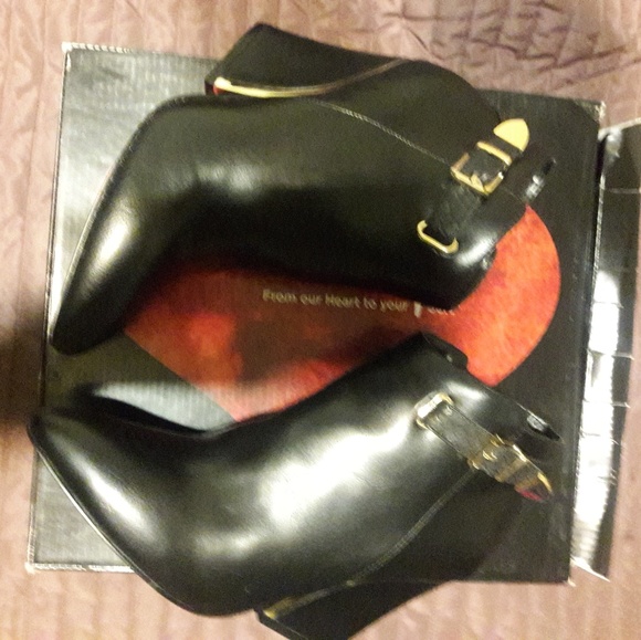 Boots - Picture 4 of 4